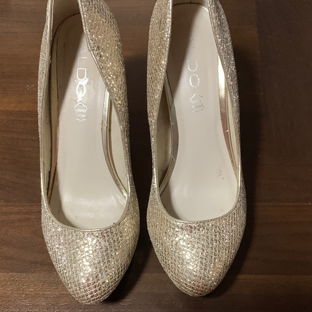 Aldo gold glitter size 7 heels